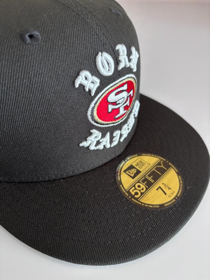 キャップ BORN X RAISED + 49ERS FITTED ROCKER HAT