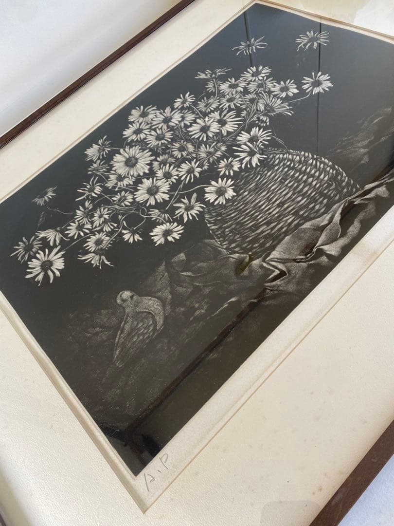 井上篤　鳩笛と花　版画　銅版画　額縁入り