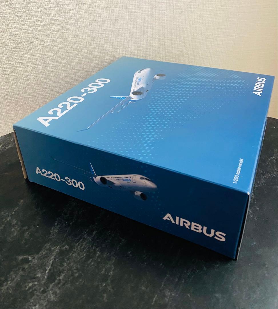 AIRBUS A220-300 1/200 スケールモデル