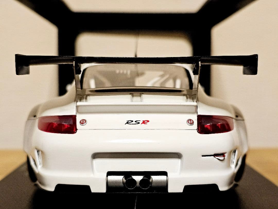 オートアート1/18ポルシェ911(997) GT3RSR 2010