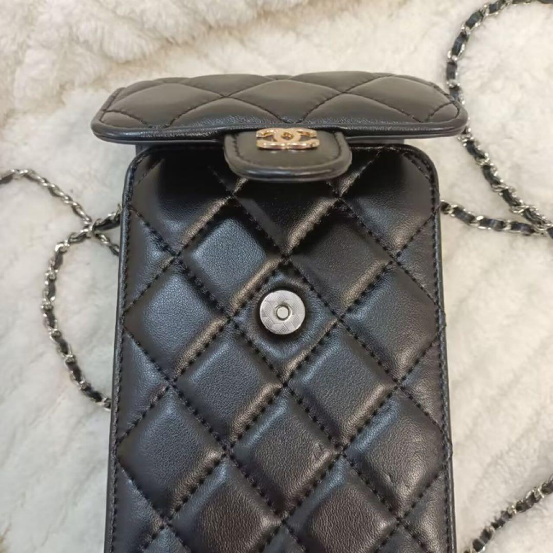 CHANELスマホショルダー キルティング ブラック