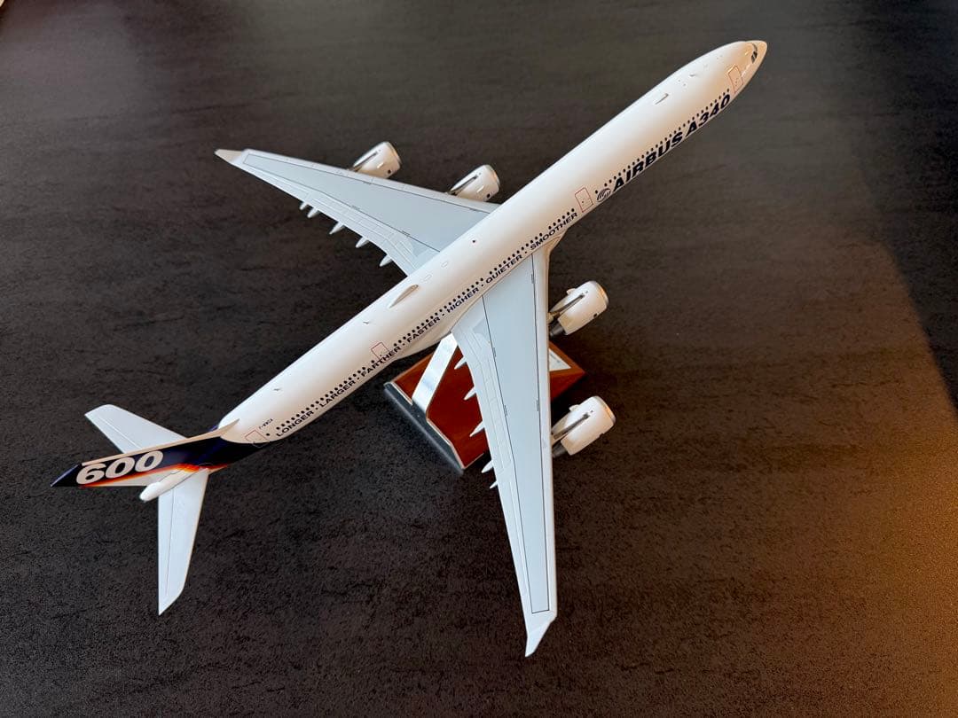 Airbus A340-600 ダイキャストモデル 1/200