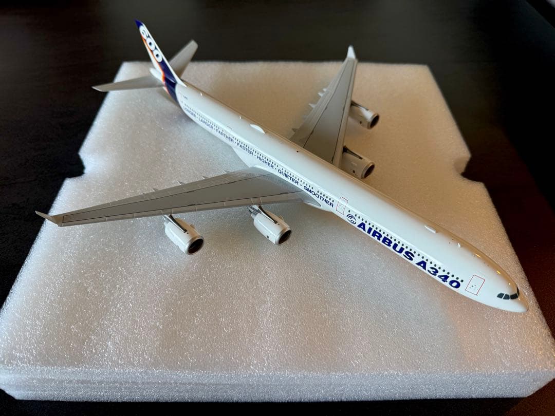 Airbus A340-600 ダイキャストモデル 1/200