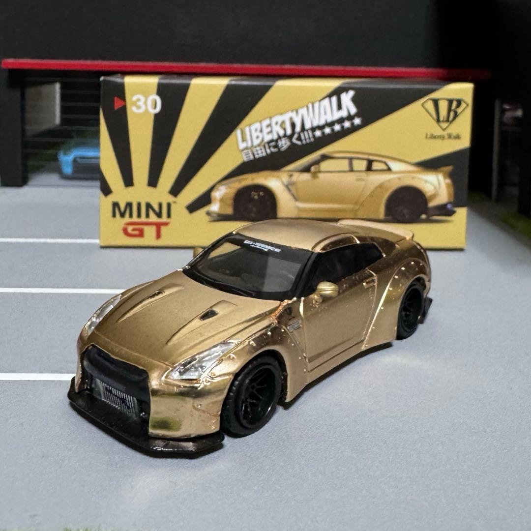 ミニカー minigt lbwk gtr satin gold