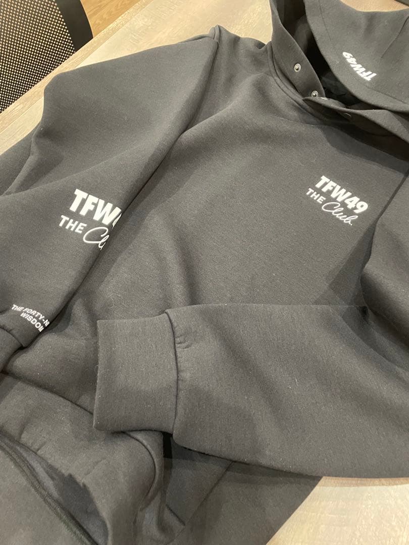 メンズウェア TFW49 THE CLUB CARDBOARD MATERIAL HOODIE