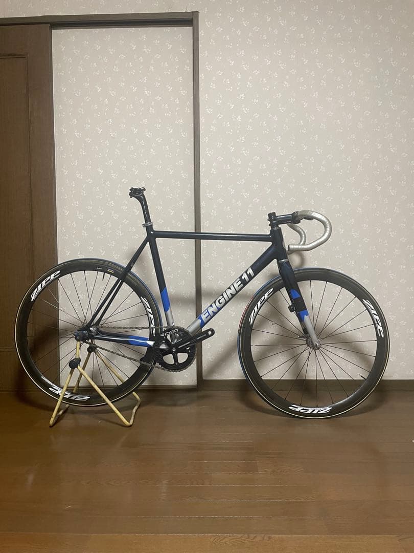 Engine11 Crit-D ピストバイク
