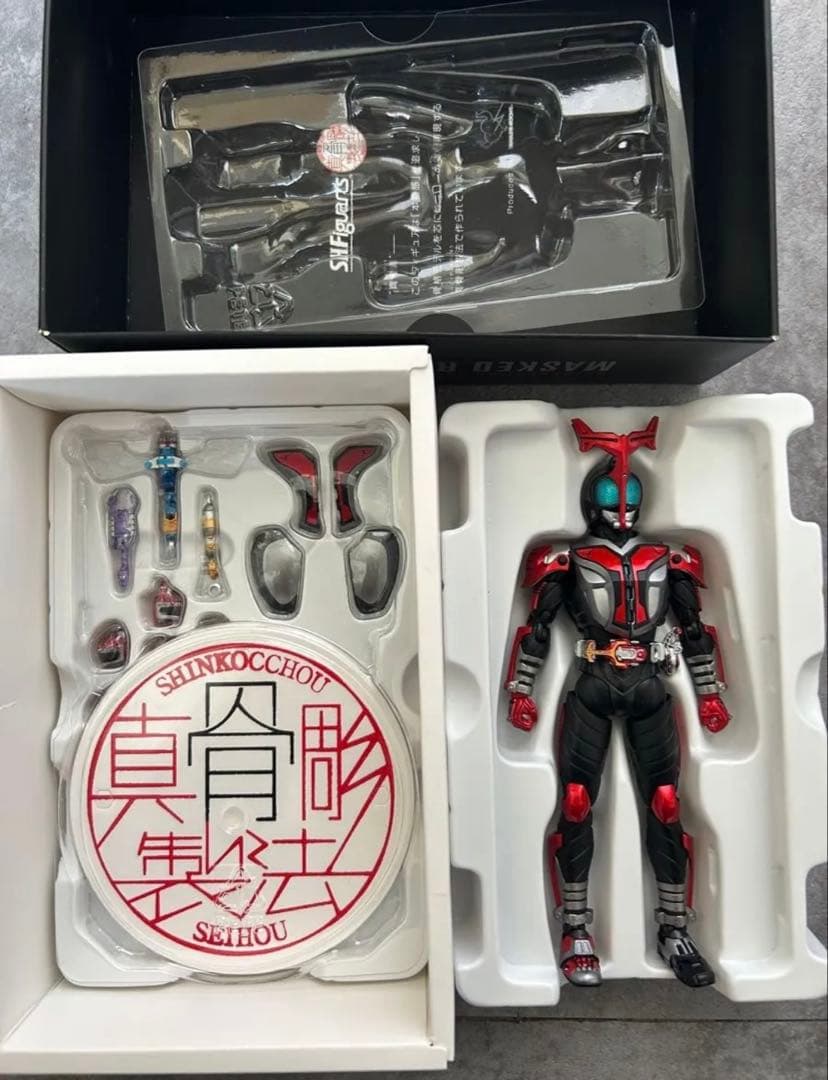 S.H.Figuarts真骨彫製法 仮面ライダーカブト ハイパーフォーム10th