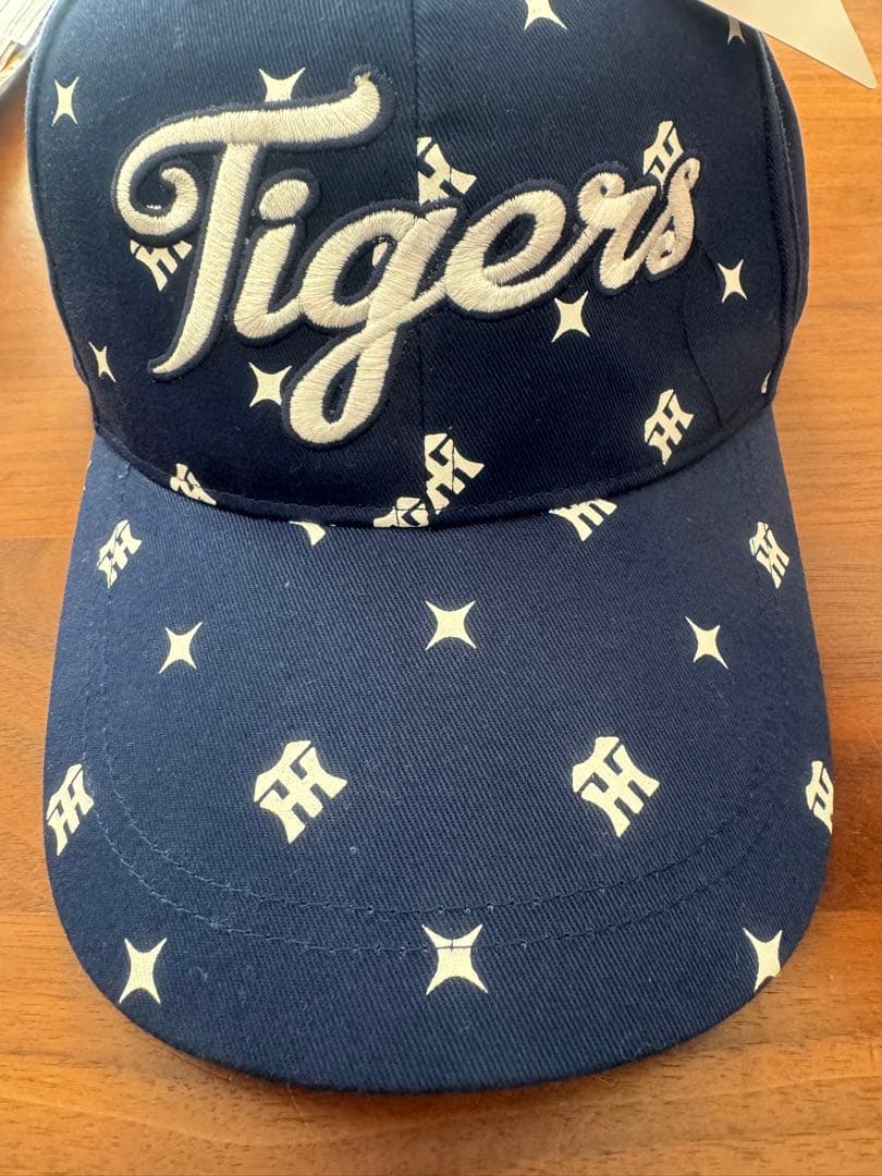 阪神タイガース　甲子園プレミアムラウンジ限定キャップ