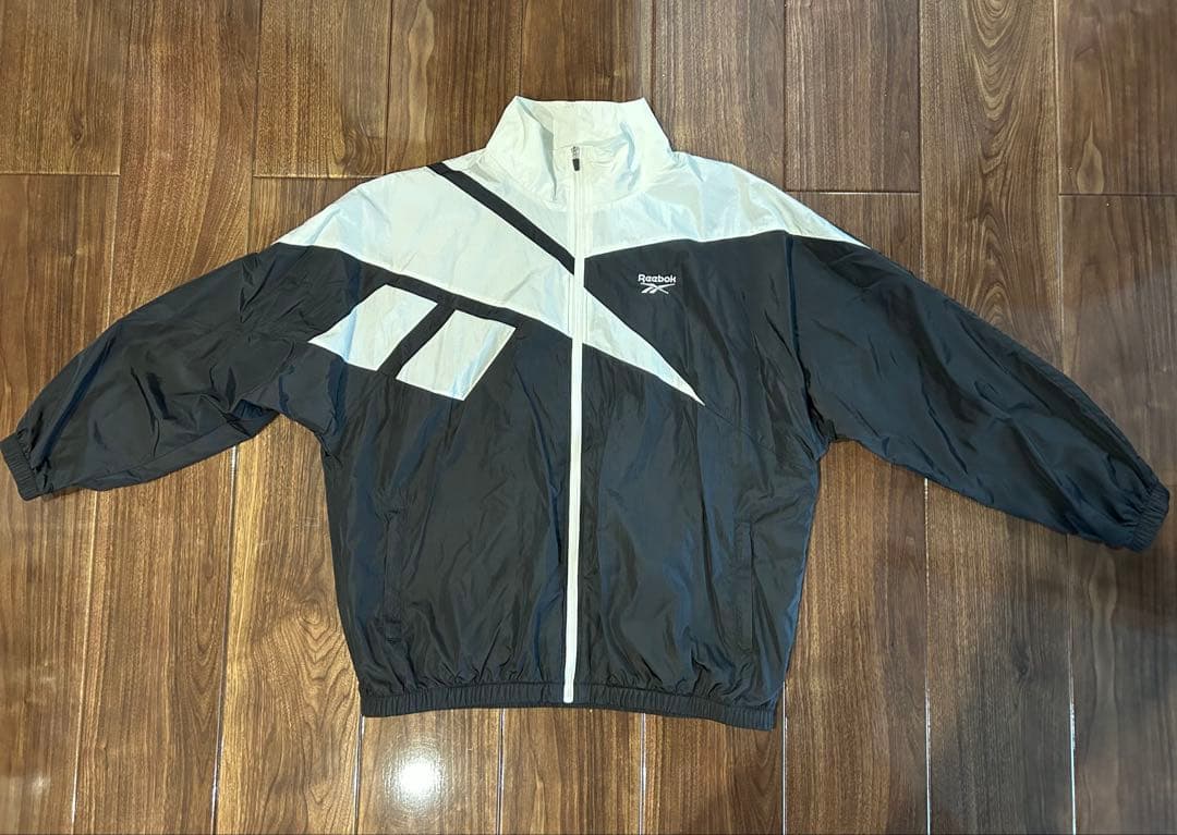 【一回のみ着用】Reebok VECTOR WIND JACKET ナイロン