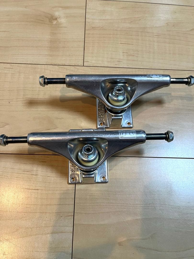 【超美品】VENTURE TRUCK V-TITANIUMS 5.2 HI
