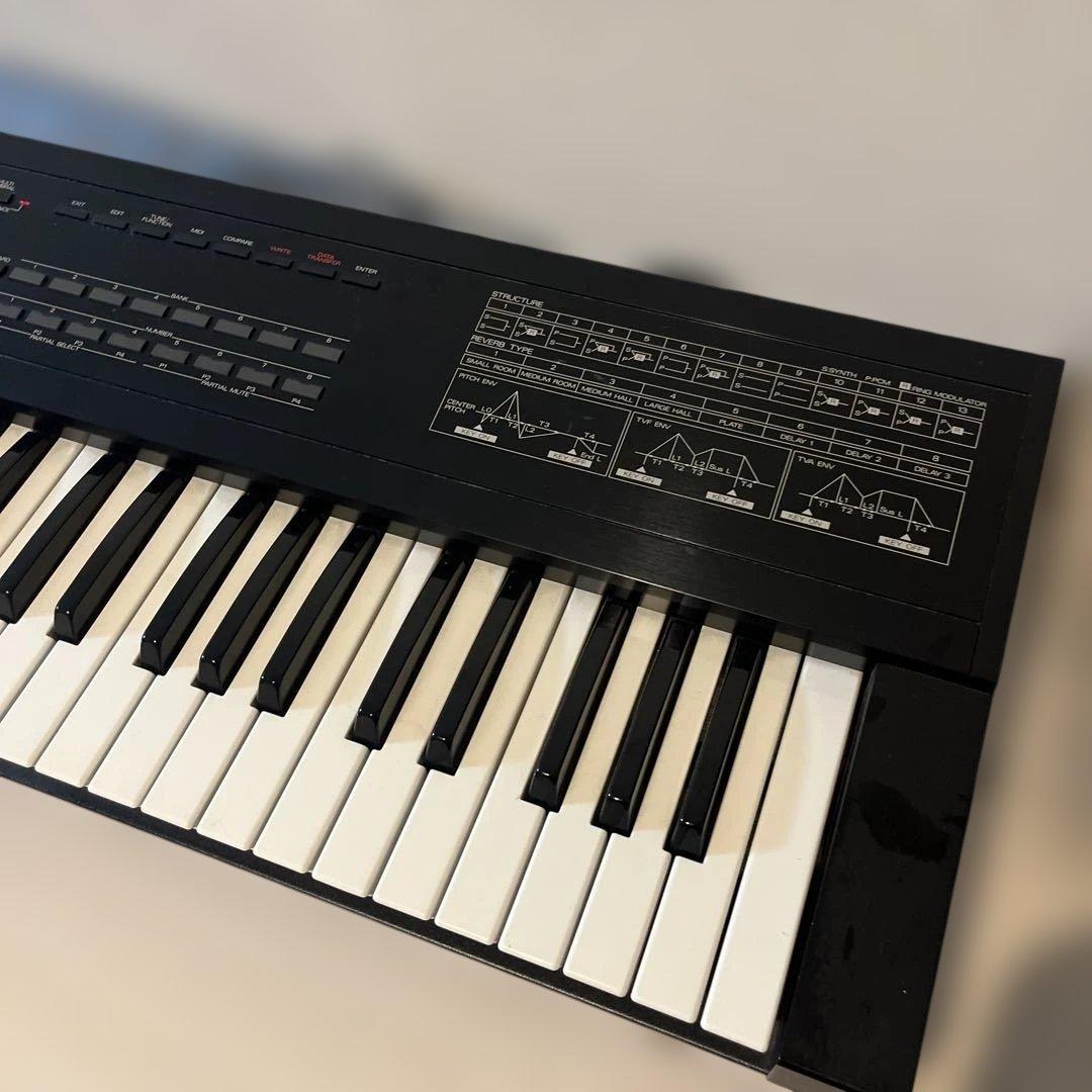 Roland D-10 ローランド シンセサイザー61鍵 マルチ キーボード