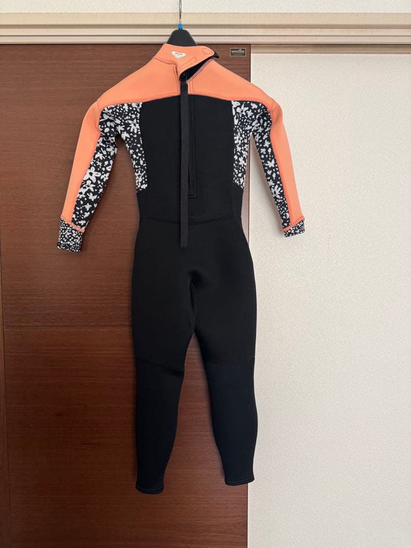 カオ　ROXY フルスーツ 130サイズ オレンジ　ピンク