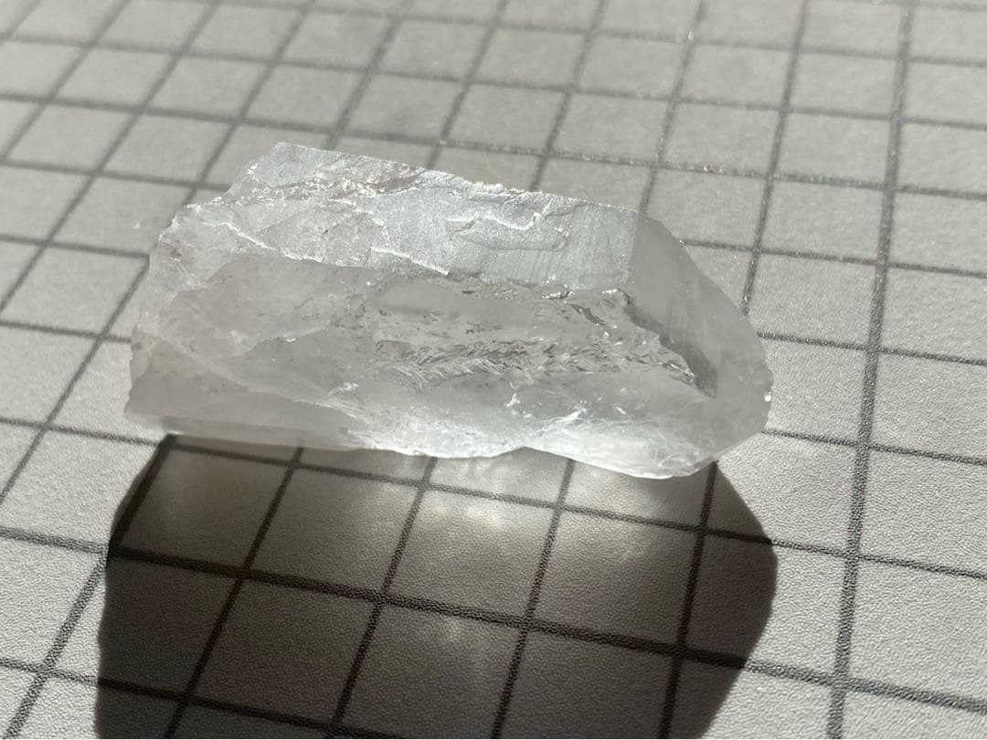 ライトニングクォーツ　天然石　雷水晶　自立　タビュラー　クリスタル