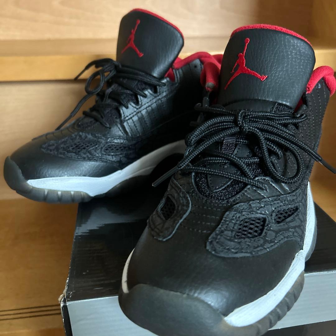 Nike air Jordan11 low ブラック/レッド