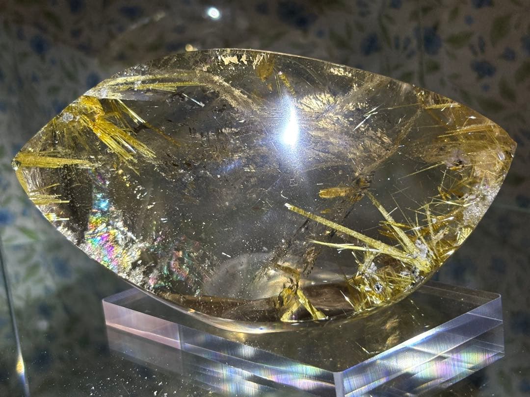 タイチンルチルクォーツ　太い金ルチル　スモーキー　アイリス　虹　大きく重さあり