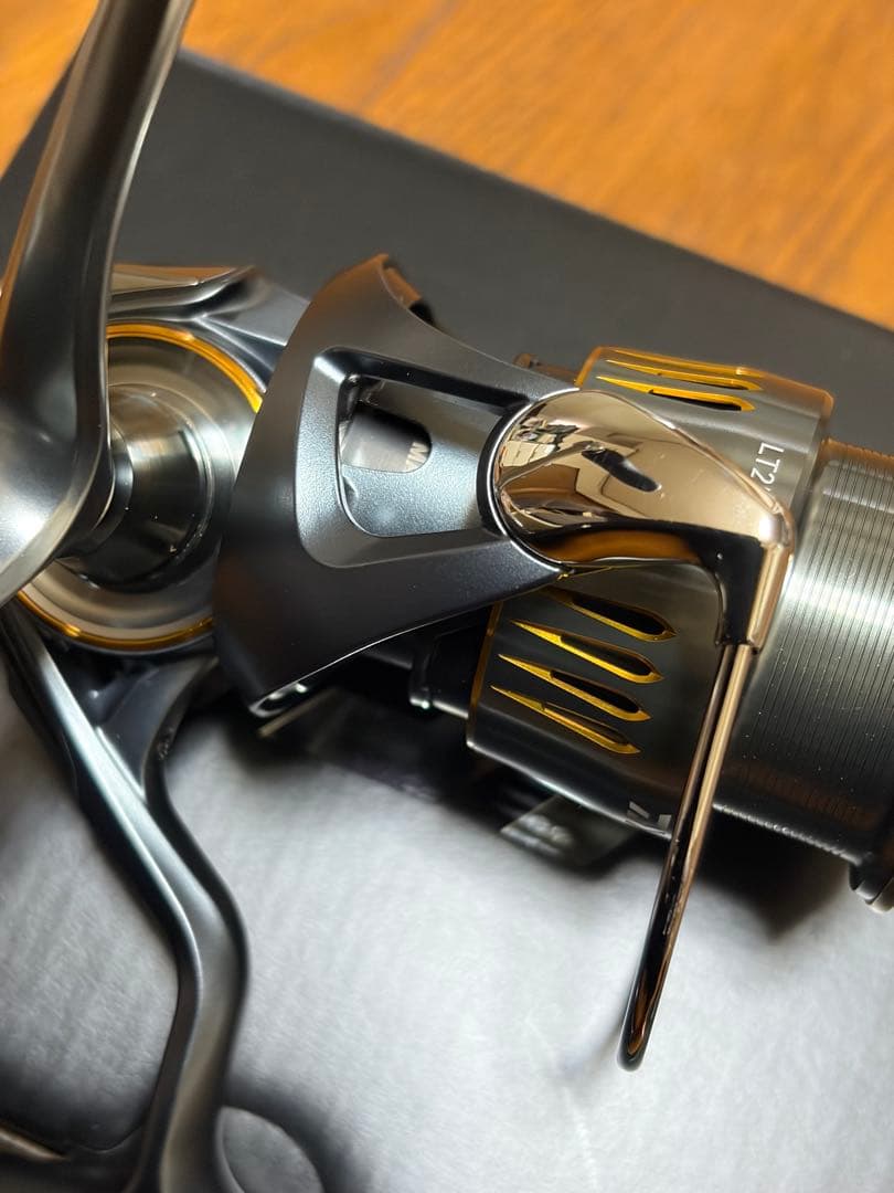 （極美品）ダイワ23 エアリティLT2500S-DH