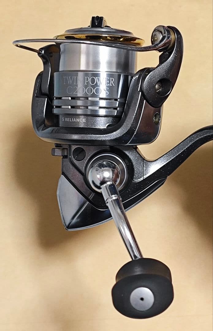 シマノ ツインパワー C2000S スピニングリール シルバー