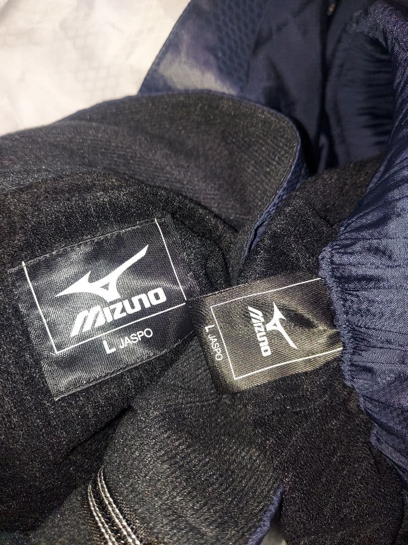 ミズノ　ブレスサーモ　ウィンドブレーカー上下　Lサイズ　かなり美品