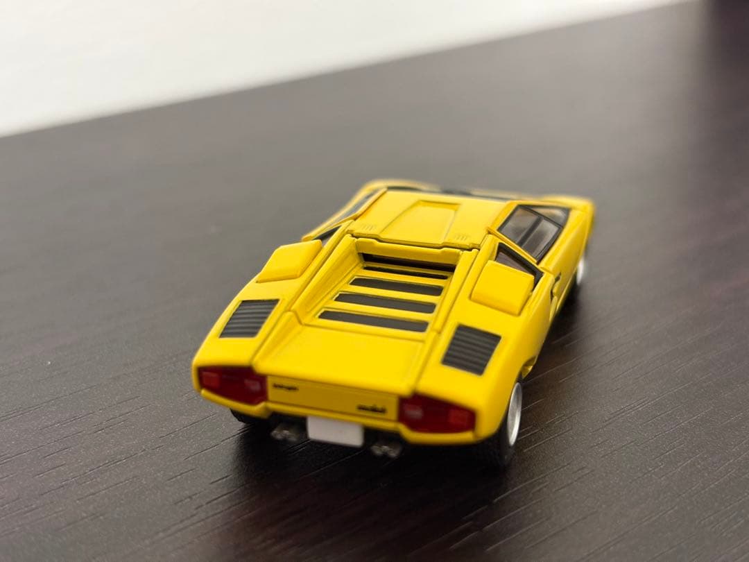 トミカリミテッドヴィンテージ ランボルギーニカウンタックLP400