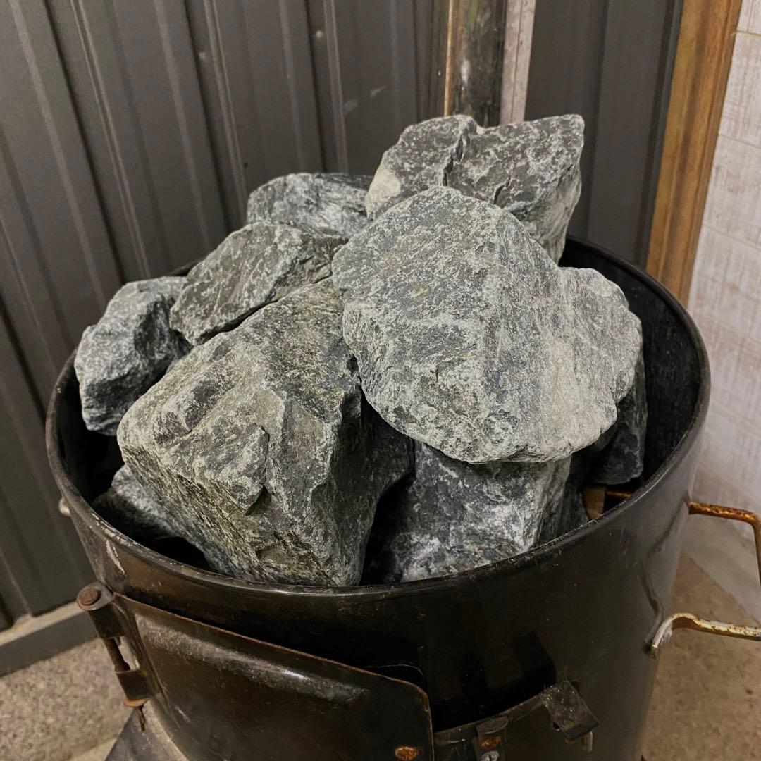 輝緑岩（火成岩） 25kg  かんらん石　サウナストーン　玄武岩　香花石