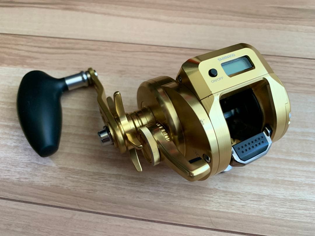 シマノリールSHIMANOオシアコンクエストCT301PG（左）