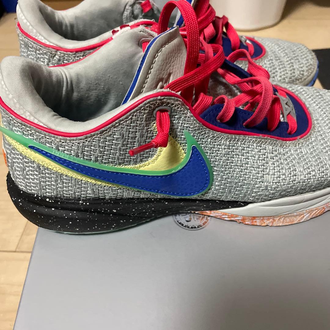 NIKEレブロン20