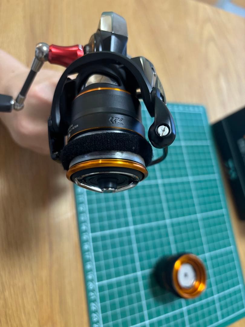 DAIWA プレッソ　LT2000S-P ファンネル42.5mmハンドル