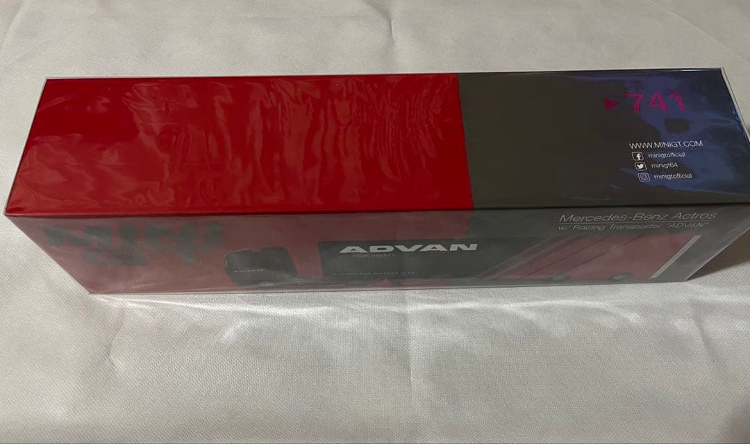 【新品未開封】MINI GT Mercedes-Benz ActrosADVAN