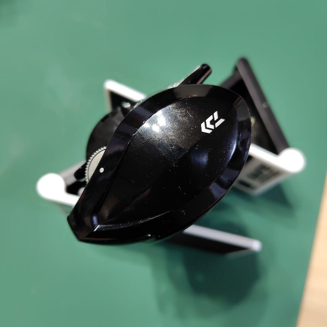 Daiwa 月下美人　AIR TW 8.5L ベイトリール 黒/赤　左巻き