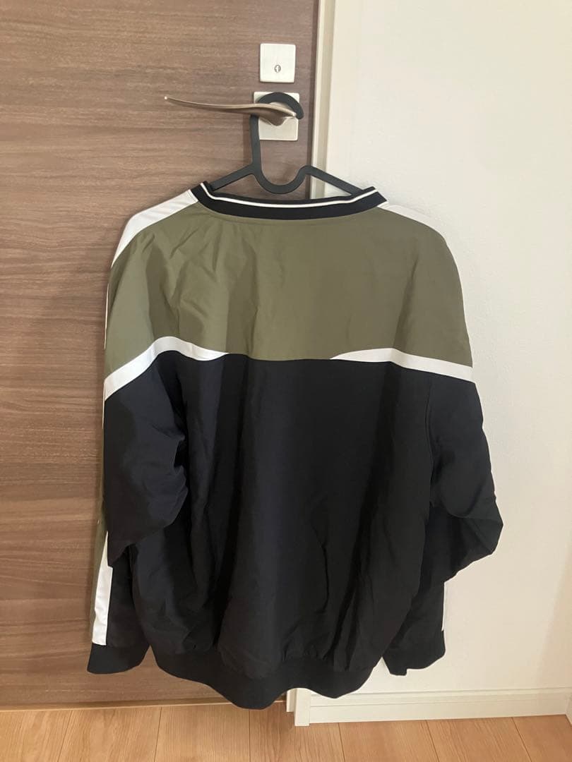 adidas ウィンドブレーカー