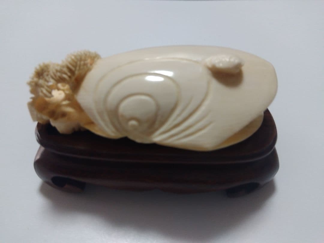 中国っぽい貝デザイン 彫刻 工芸品 置物 台座付き