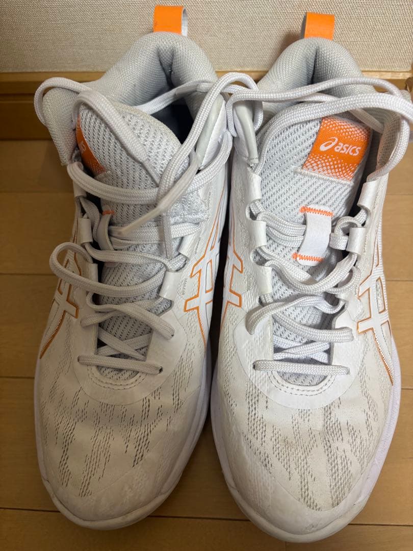 送料込み　ASICS GELHOOP V17 1063A112