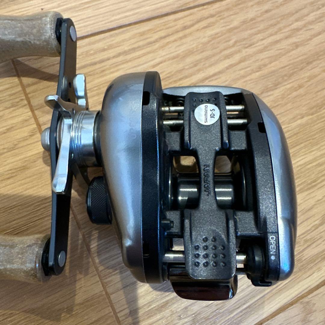 SHIMANO nium Mg7 V2 ベイトリール カバー付き