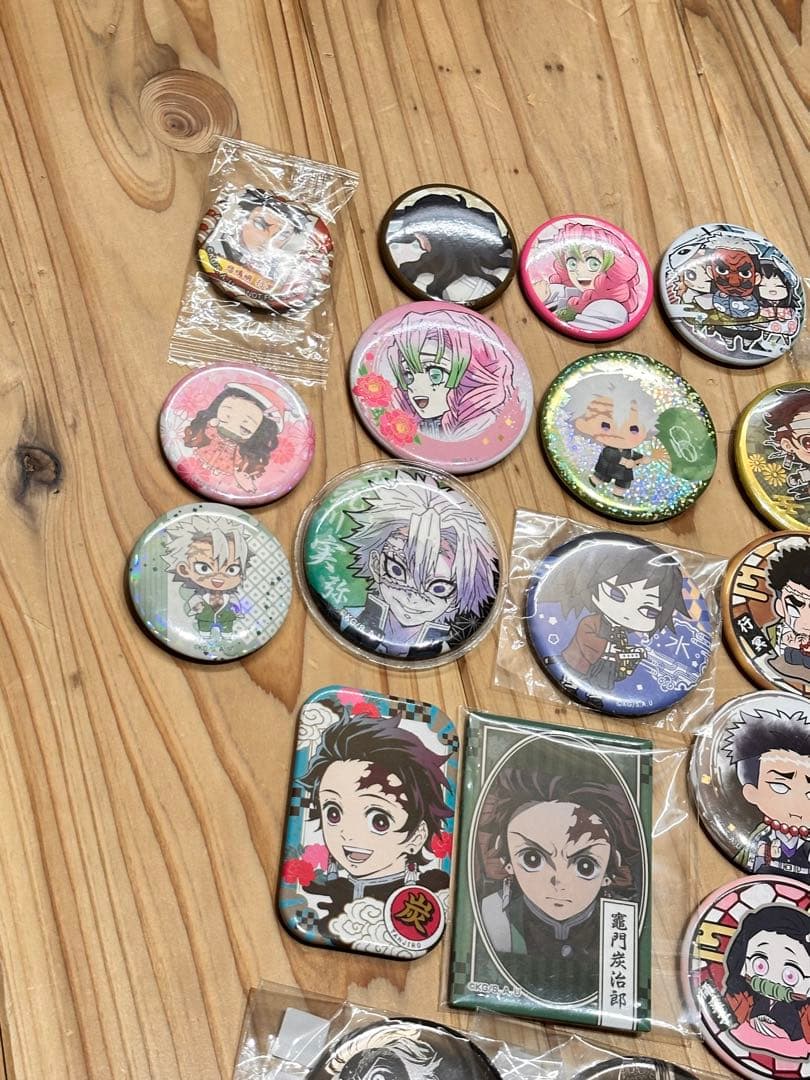 鬼滅の刃　アニメグッズ　缶バッジ　大量　まとめ売り