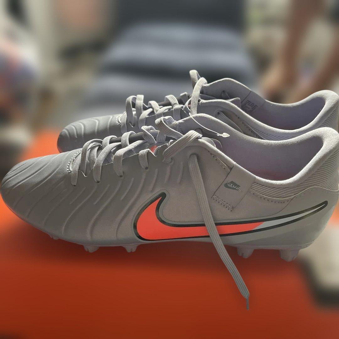新品タグ付きNike レジェンド10アカデミーH G ￼￼サッカースパイク