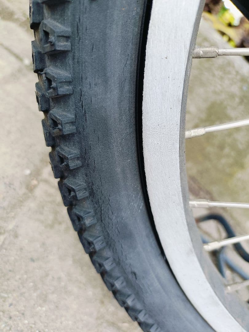 電動アシスト自転車 チャイルドシート付き　後輪パンク品