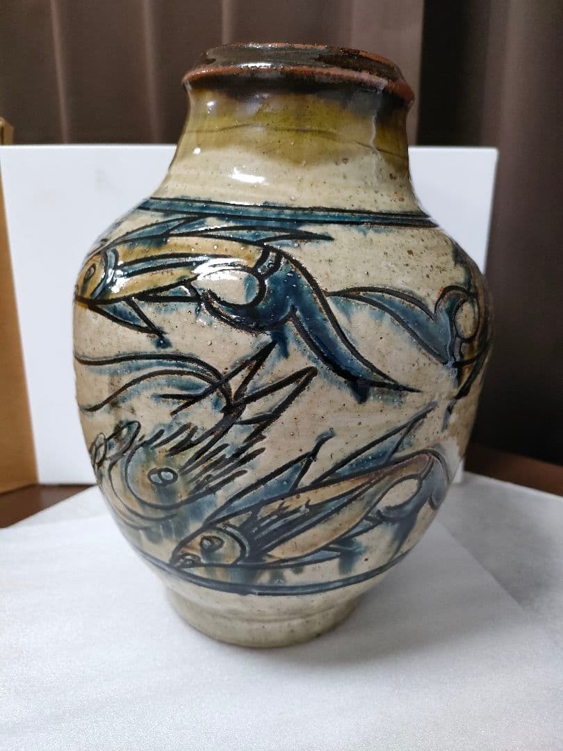 やちむん　人間国宝の金城次郎さんの作品　壺