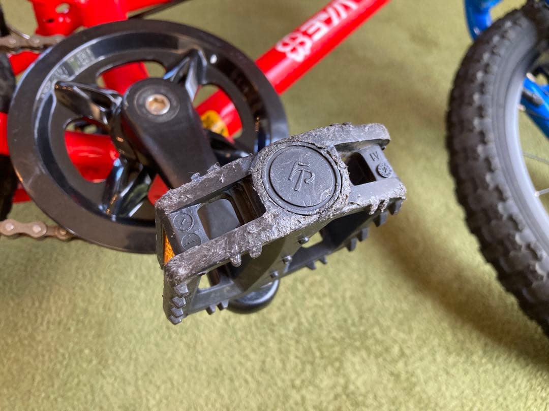 （直接受渡希望）ヨツバサイクル　ヒーローレッド　16インチ　キッズ自転車