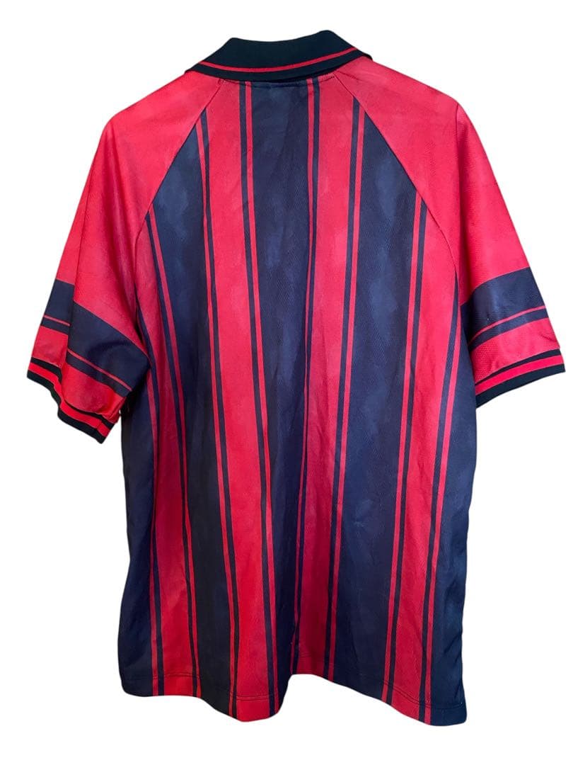 【限定セール中！】90s NIKE 襟付きサッカーシャツ UK製 赤黒ストライプ