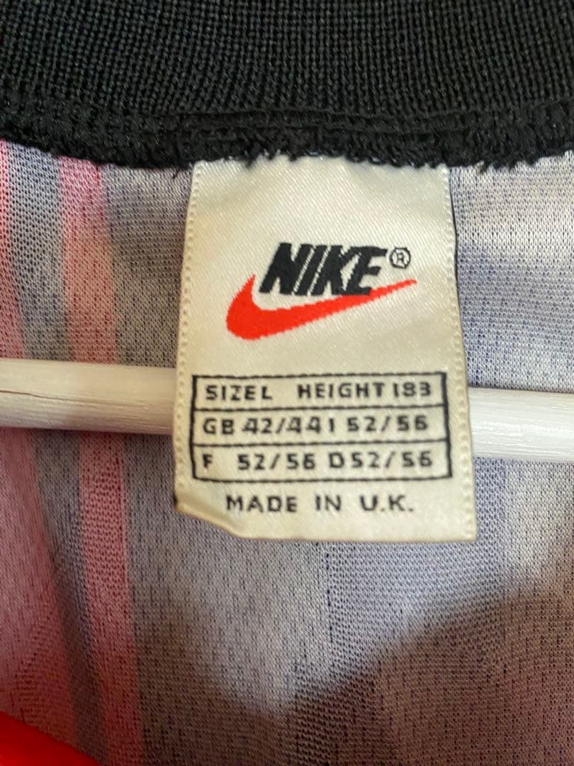 【限定セール中！】90s NIKE 襟付きサッカーシャツ UK製 赤黒ストライプ