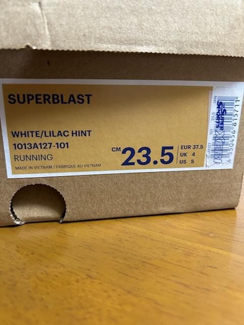★美品★ アシックス SUPERBLAST 1013A127　23.5㎝