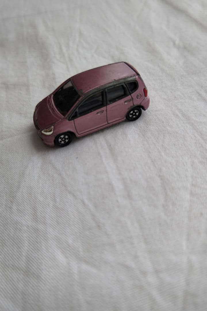 トミカ ピンク コンパクトカー ミニカー