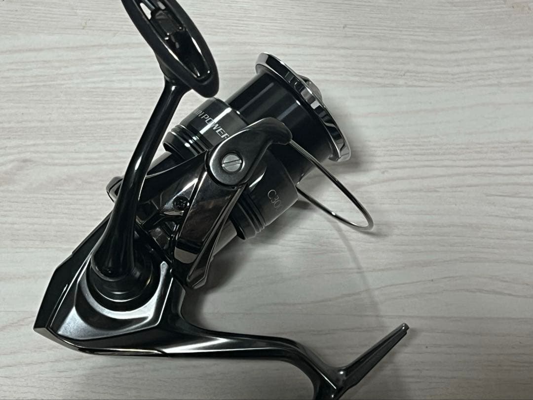 10月24日までの出品ツインパワーC3000MHG シマノ スピニングリール