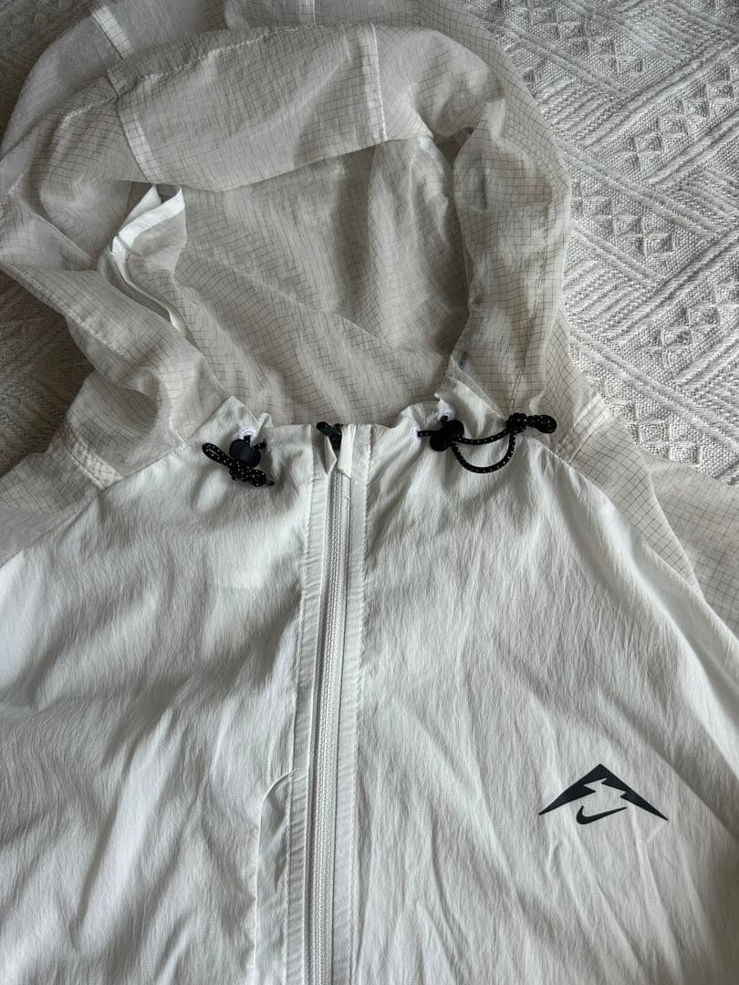[男女共用]Nike trail フード付きウィンドブレーカー