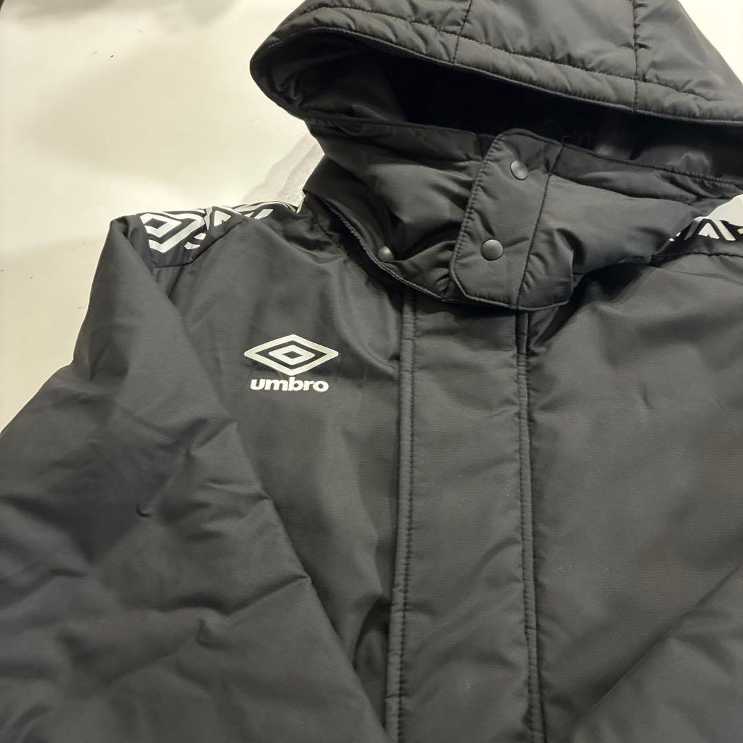 umbro フード付きロングベンチコート　ブラック　１５０