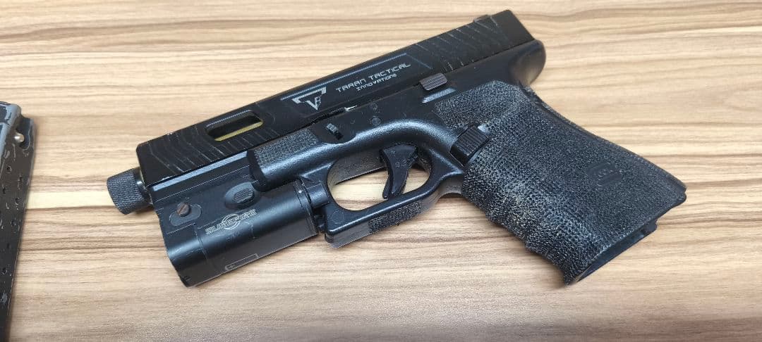 ハンドガンG19TTI 6本マガジン付き