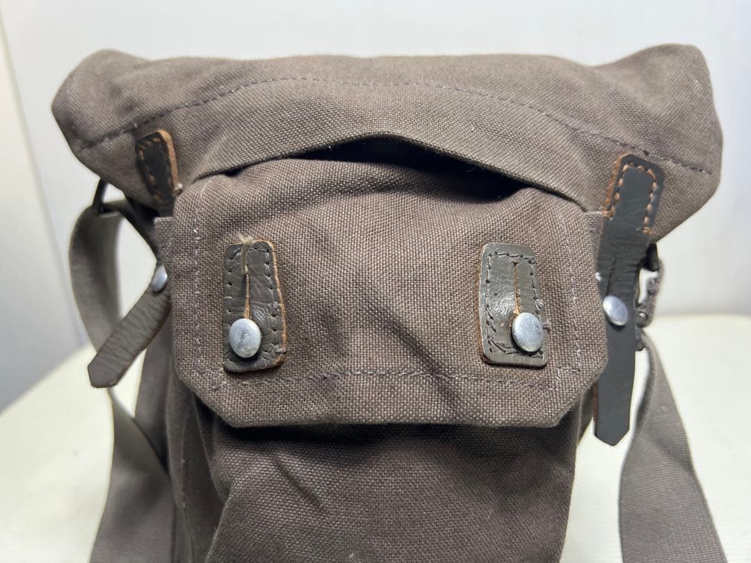 ミリタリーバック ビンテージレザー（スウェーデン軍）放出品