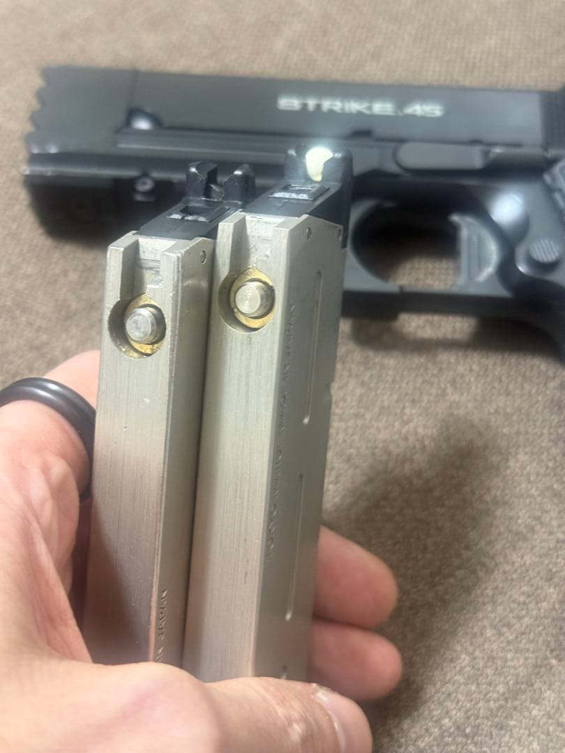 東京マルイ STRIKE.45 マガジン2本 ブラックホークホルスター付き