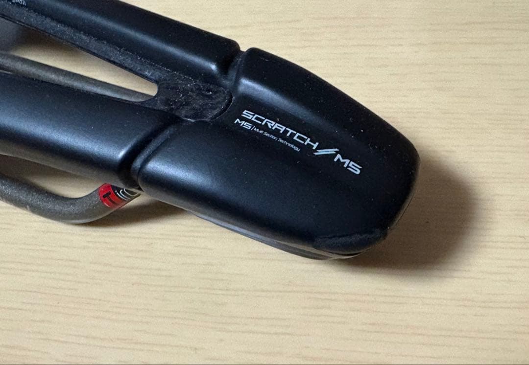SCRATCH M5 PAS TIROX プロロゴサドル