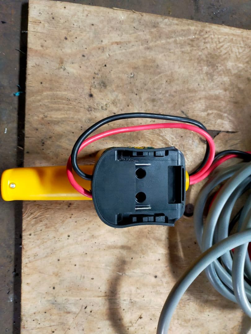 電動ウインチ用の有線リモコン　マキタバッテリー仕様